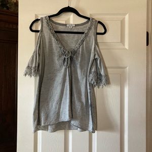 Angela Mara XS grey top.